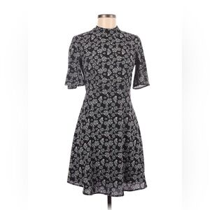 H&M Floral Black and White Dress.
Size US 2/EU 32